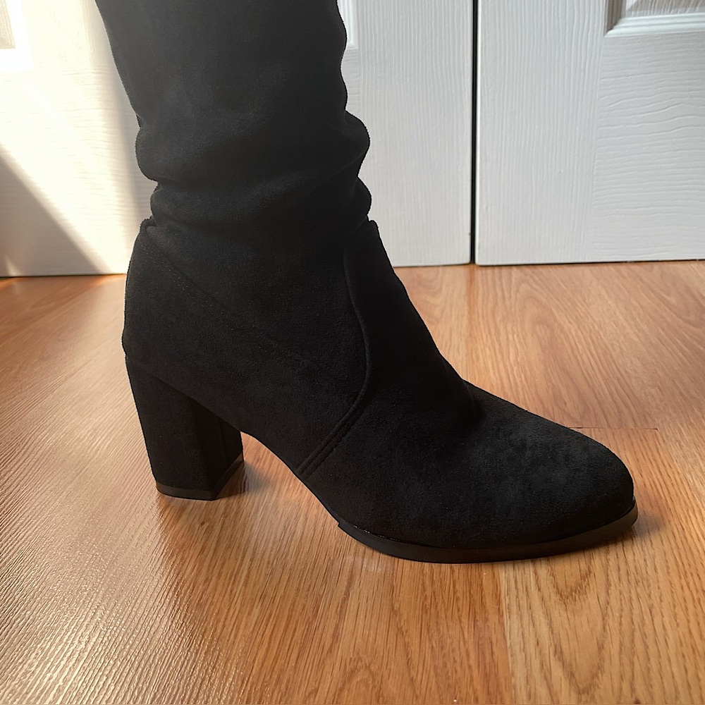 Elegant Black Women's Velvet Boots – Round Toe & Block Heel (39)